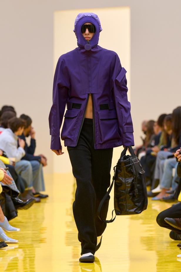 عرض أزياء Loewe لخريف وشتاء 2027