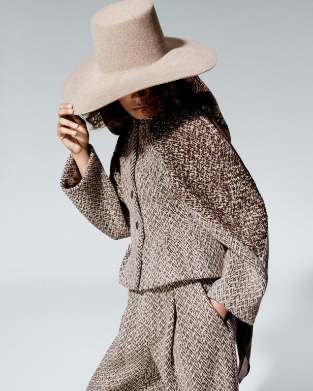 Loro Piana‏ تكشف عن مجموعتها لخريف وشتاء 2026-2027... ‏‎"‎تأملات بدوية" في قلب ميلانو