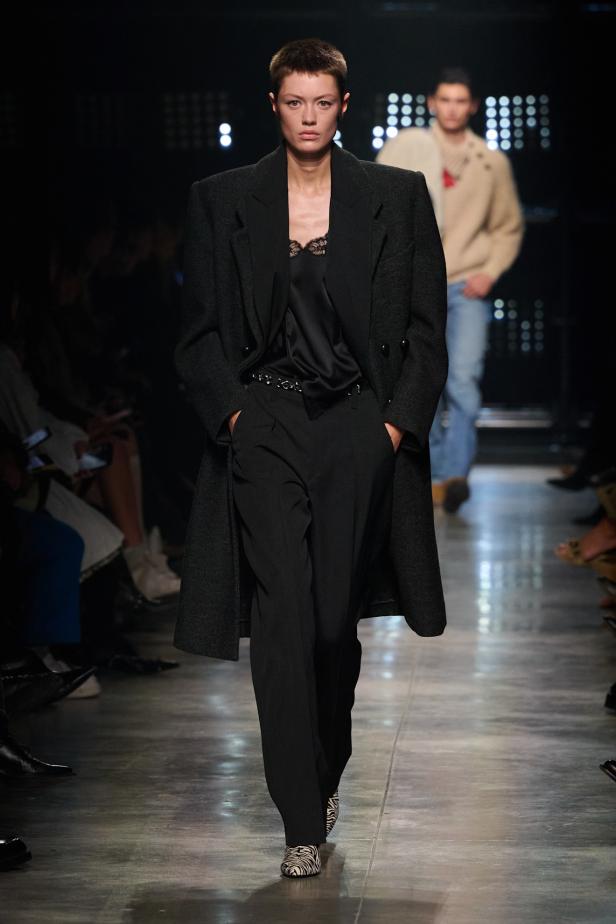 Isabel Marant‏ تحتفل كعادتها بالمرأة الواثقة والعفوية في مجموعة خريف 2026‏