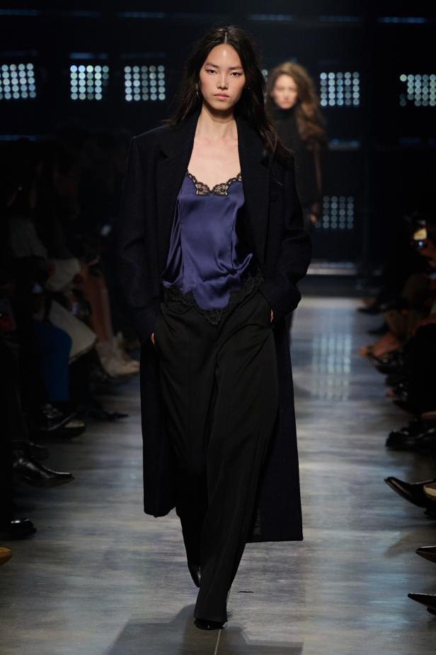 Isabel Marant‏ تحتفل كعادتها بالمرأة الواثقة والعفوية في مجموعة خريف 2026‏