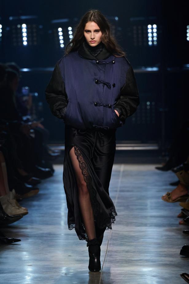 Isabel Marant‏ تحتفل كعادتها بالمرأة الواثقة والعفوية في مجموعة خريف 2026‏