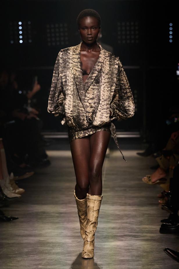 Isabel Marant‏ تحتفل كعادتها بالمرأة الواثقة والعفوية في مجموعة خريف 2026‏