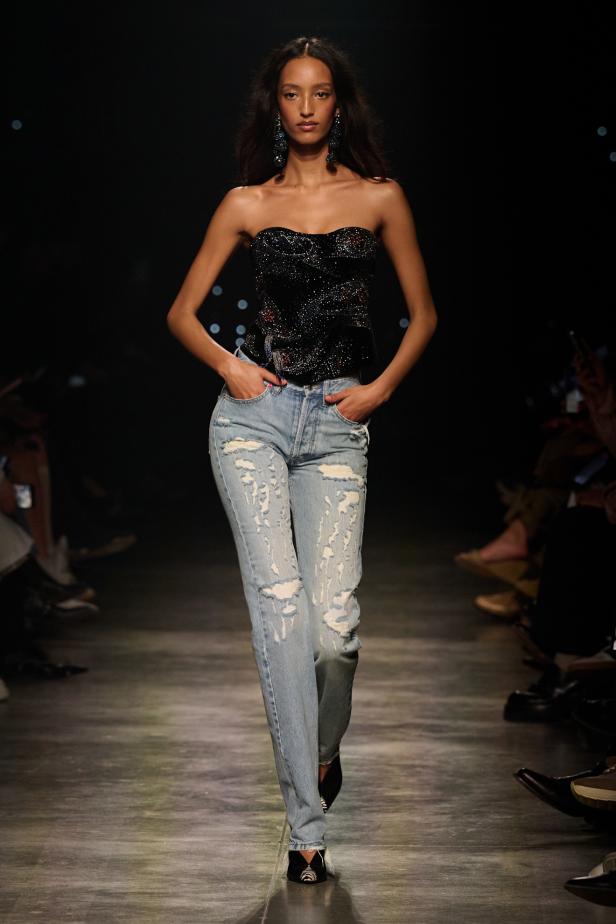 Isabel Marant‏ تحتفل كعادتها بالمرأة الواثقة والعفوية في مجموعة خريف 2026‏