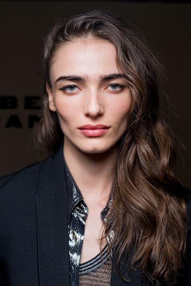 Isabel Marant‏ تحتفل كعادتها بالمرأة الواثقة والعفوية في مجموعة خريف 2026‏