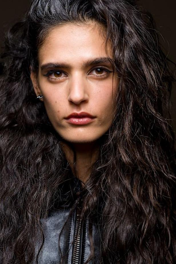 Isabel Marant‏ تحتفل كعادتها بالمرأة الواثقة والعفوية في مجموعة خريف 2026‏