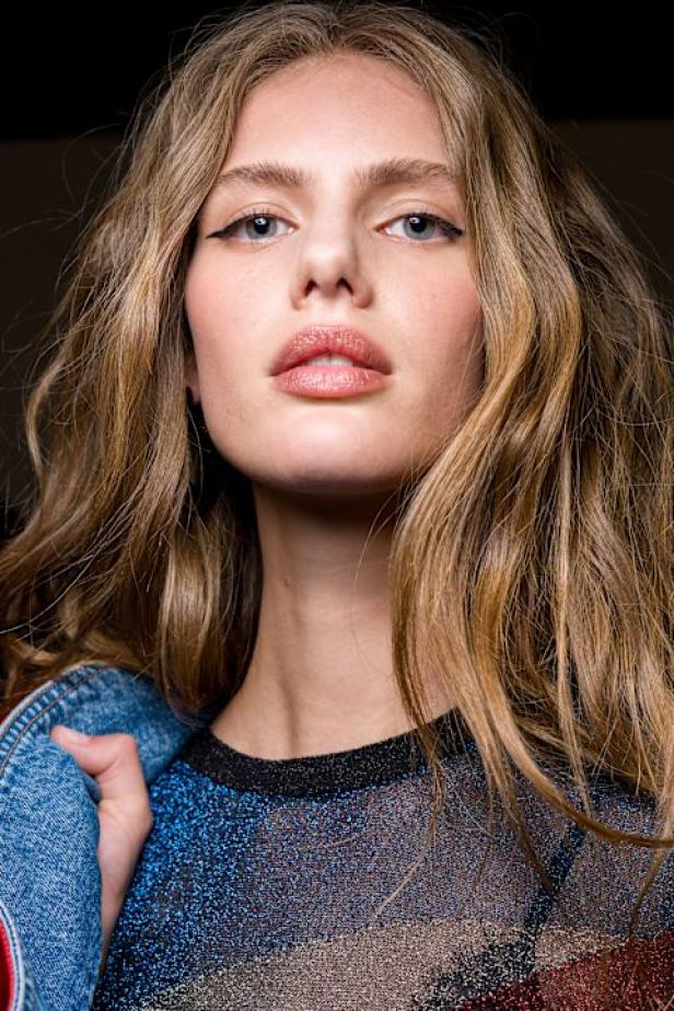 Isabel Marant‏ تحتفل كعادتها بالمرأة الواثقة والعفوية في مجموعة خريف 2026‏