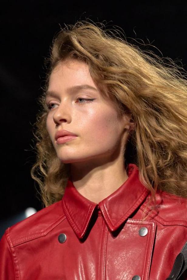 Isabel Marant‏ تحتفل كعادتها بالمرأة الواثقة والعفوية في مجموعة خريف 2026‏