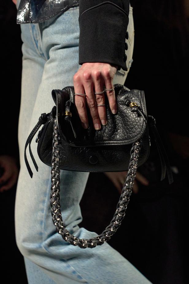 Isabel Marant‏ تحتفل كعادتها بالمرأة الواثقة والعفوية في مجموعة خريف 2026‏