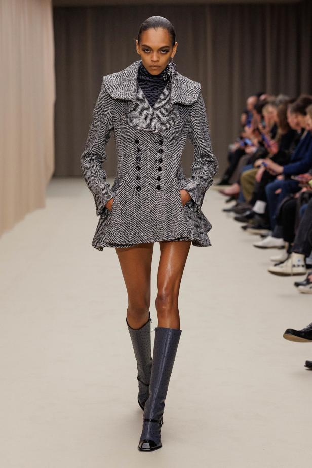 ما خلف الكمال في مجموعة McQueen خريف وشتاء 2026 للملابس الجاهزة