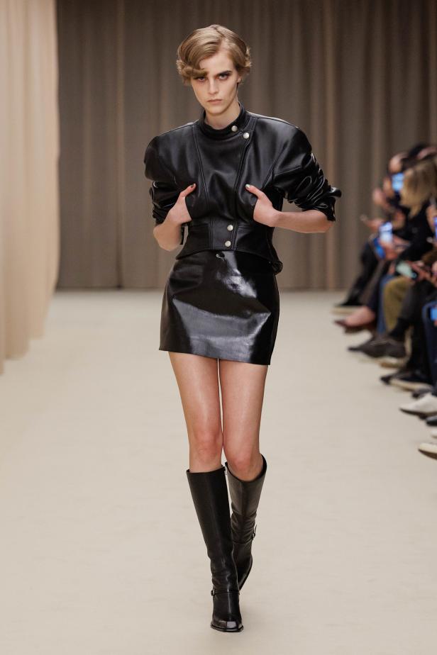 ما خلف الكمال في مجموعة McQueen خريف وشتاء 2026 للملابس الجاهزة