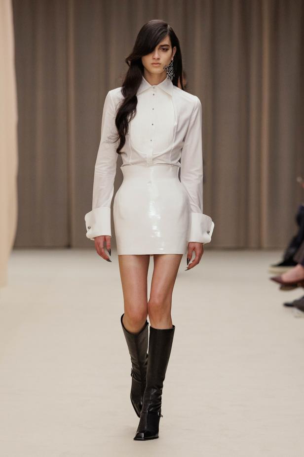 ما خلف الكمال في مجموعة McQueen خريف وشتاء 2026 للملابس الجاهزة