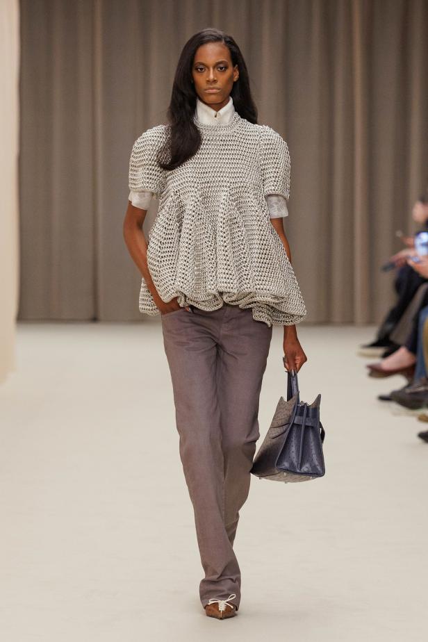 ما خلف الكمال في مجموعة McQueen خريف وشتاء 2026 للملابس الجاهزة