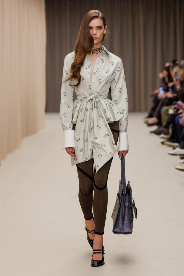 ما خلف الكمال في مجموعة McQueen خريف وشتاء 2026 للملابس الجاهزة