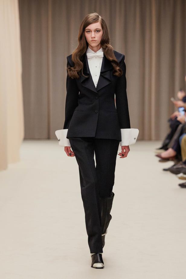 ما خلف الكمال في مجموعة McQueen خريف وشتاء 2026 للملابس الجاهزة