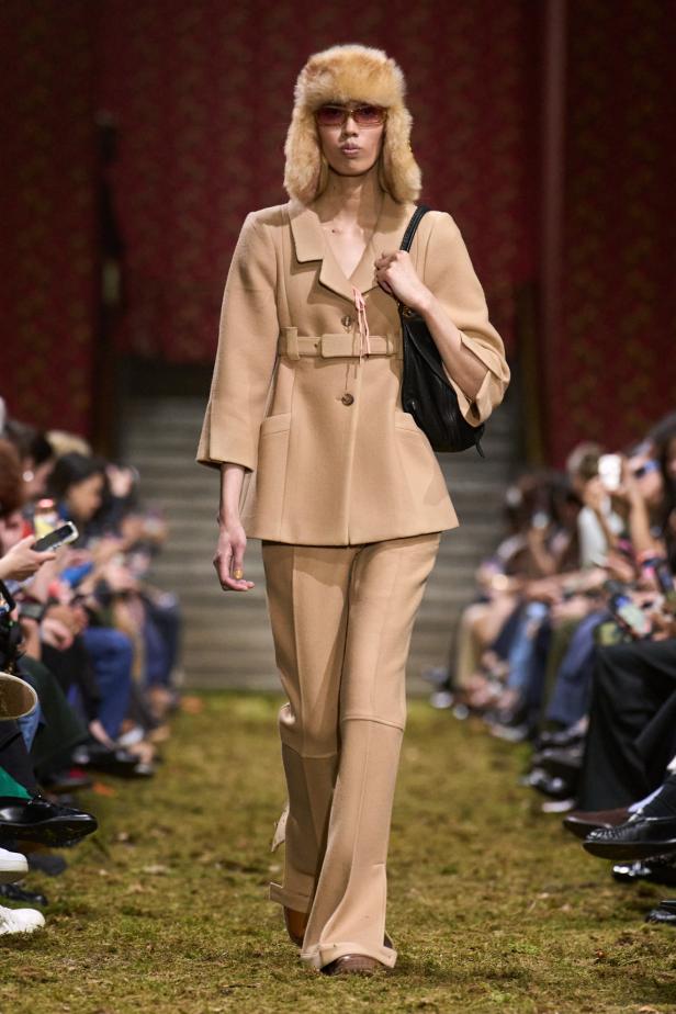 مجموعة‎ Miu Miu ‎لخريف 2026... صدى عاطفي وشعور يتجلى في الأزياء