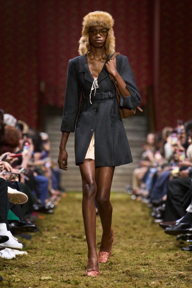 مجموعة‎ Miu Miu ‎لخريف 2026... صدى عاطفي وشعور يتجلى في الأزياء