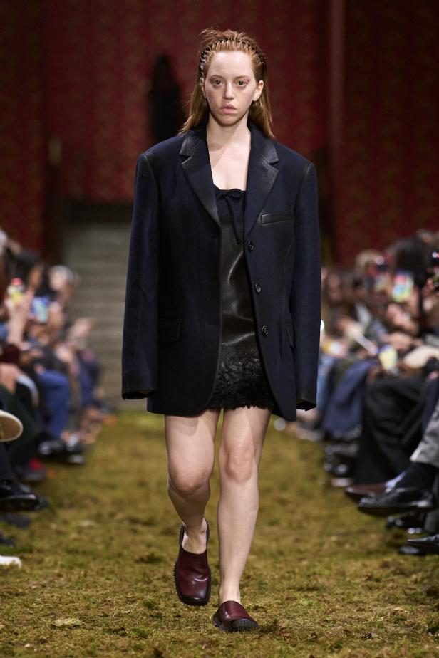 مجموعة‎ Miu Miu ‎لخريف 2026... صدى عاطفي وشعور يتجلى في الأزياء