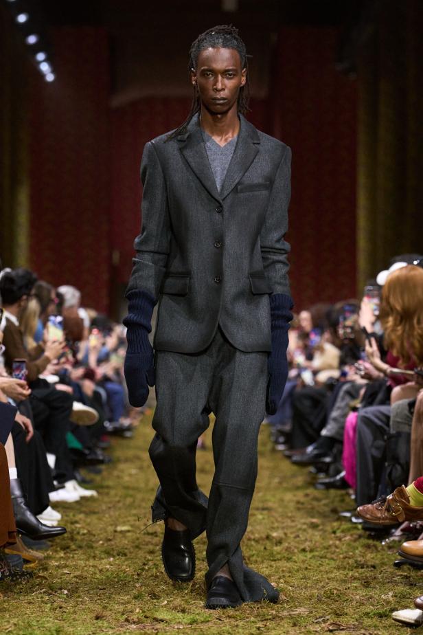 مجموعة‎ Miu Miu ‎لخريف 2026... صدى عاطفي وشعور يتجلى في الأزياء