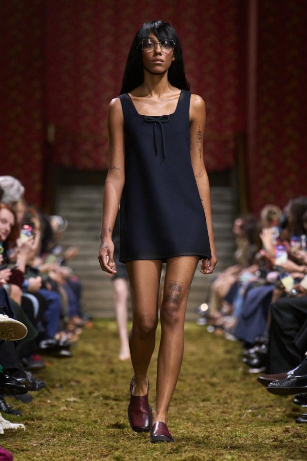 مجموعة‎ Miu Miu ‎لخريف 2026... صدى عاطفي وشعور يتجلى في الأزياء