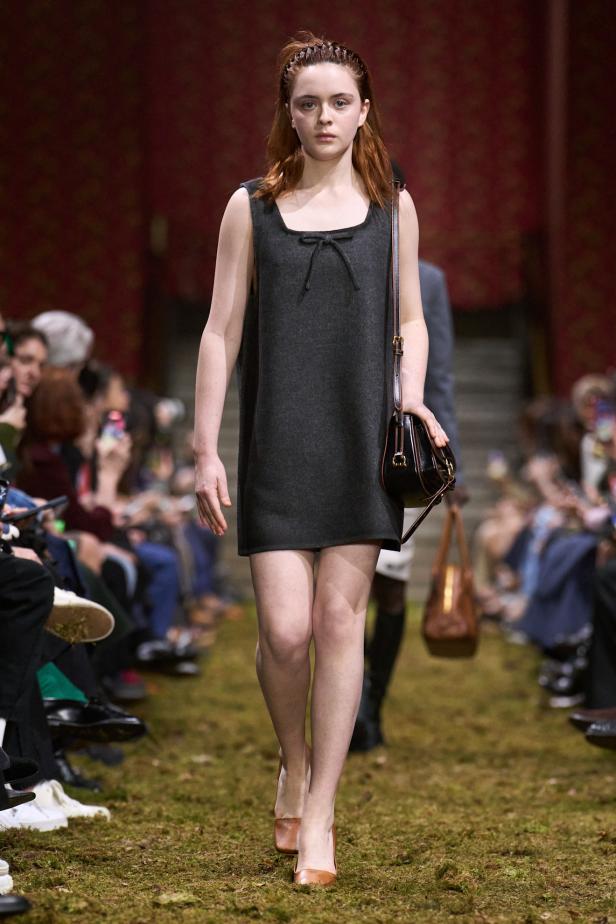 مجموعة‎ Miu Miu ‎لخريف 2026... صدى عاطفي وشعور يتجلى في الأزياء