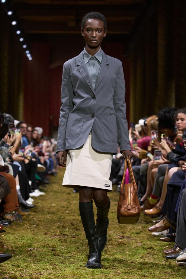 مجموعة‎ Miu Miu ‎لخريف 2026... صدى عاطفي وشعور يتجلى في الأزياء