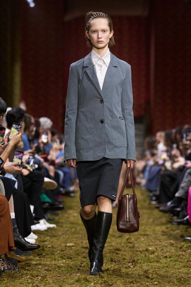 مجموعة‎ Miu Miu ‎لخريف 2026... صدى عاطفي وشعور يتجلى في الأزياء