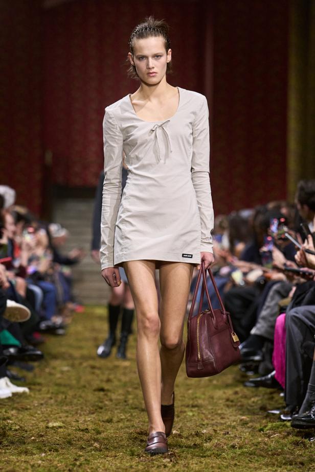 مجموعة‎ Miu Miu ‎لخريف 2026... صدى عاطفي وشعور يتجلى في الأزياء