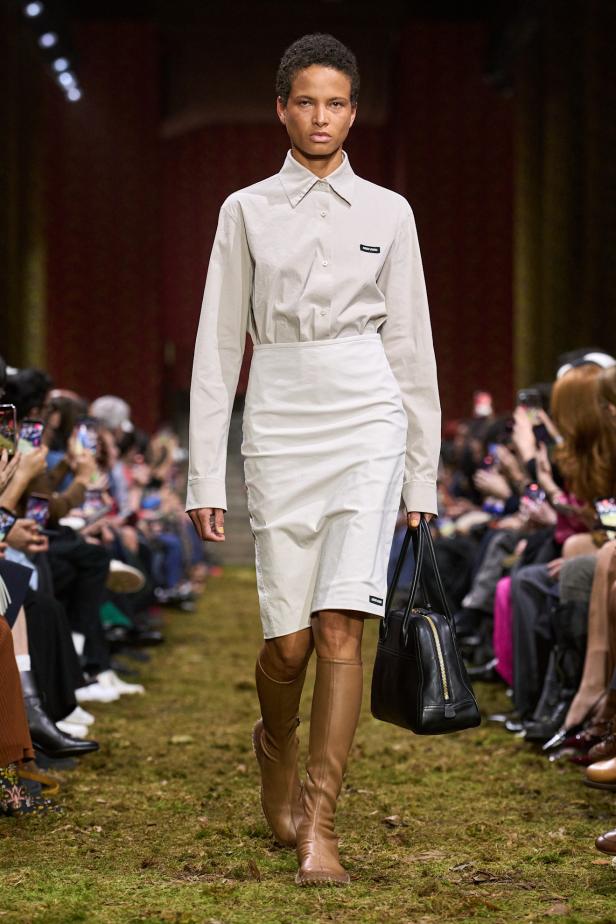 مجموعة‎ Miu Miu ‎لخريف 2026... صدى عاطفي وشعور يتجلى في الأزياء