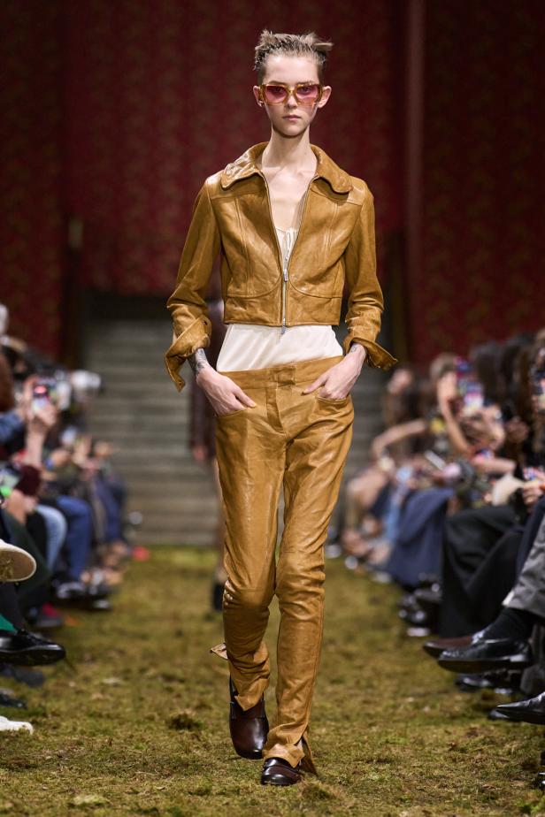 مجموعة‎ Miu Miu ‎لخريف 2026... صدى عاطفي وشعور يتجلى في الأزياء