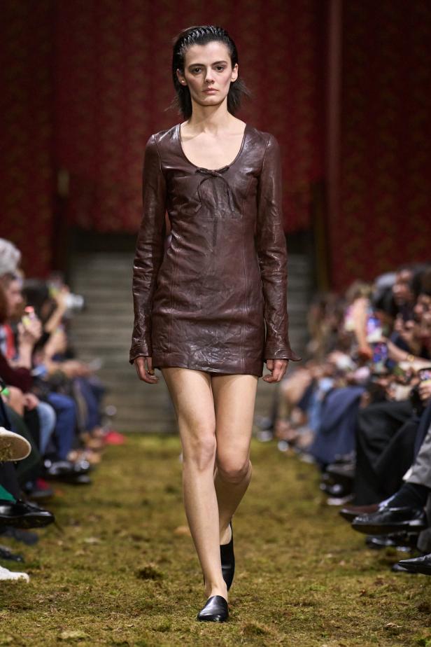 مجموعة‎ Miu Miu ‎لخريف 2026... صدى عاطفي وشعور يتجلى في الأزياء