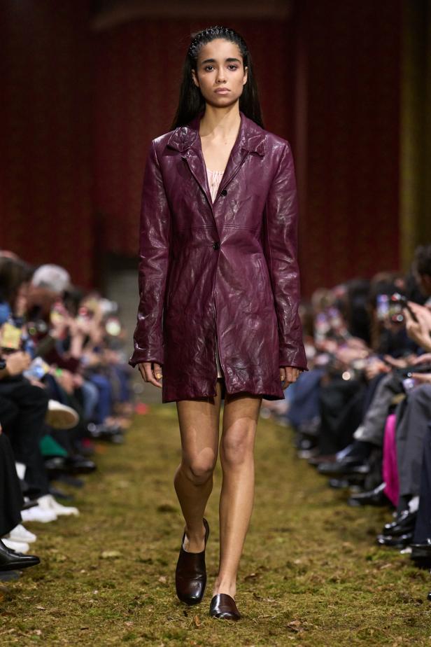 مجموعة‎ Miu Miu ‎لخريف 2026... صدى عاطفي وشعور يتجلى في الأزياء