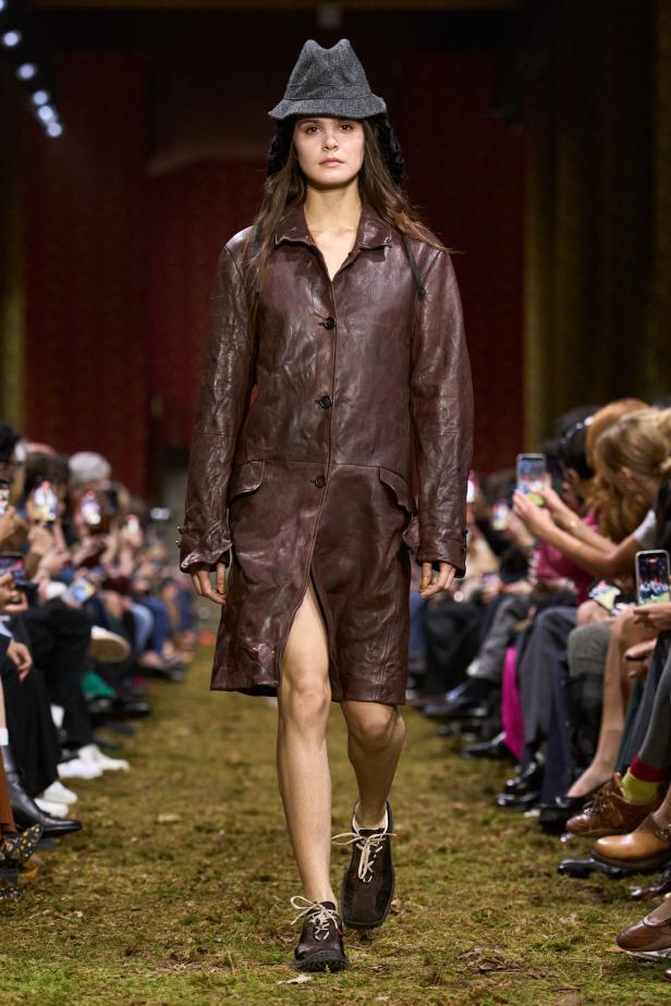 مجموعة‎ Miu Miu ‎لخريف 2026... صدى عاطفي وشعور يتجلى في الأزياء