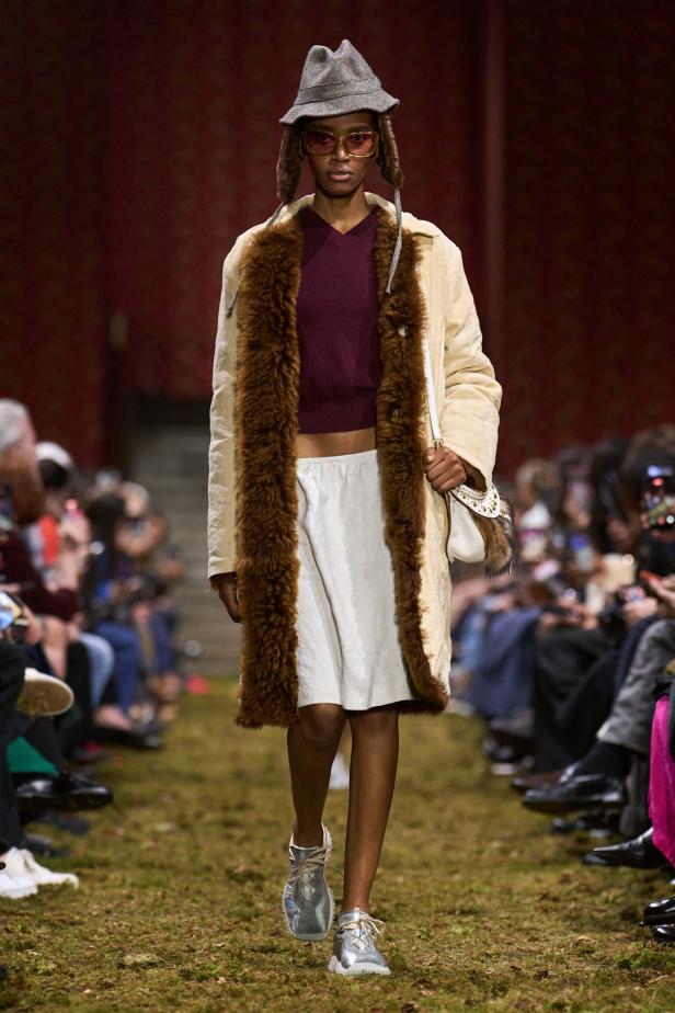 مجموعة‎ Miu Miu ‎لخريف 2026... صدى عاطفي وشعور يتجلى في الأزياء