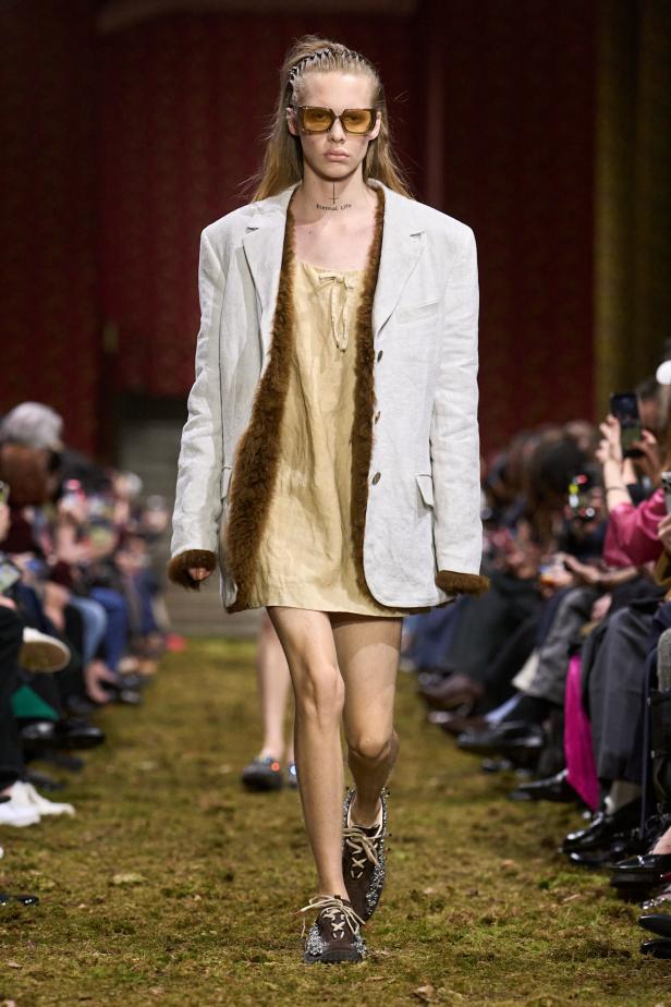 مجموعة‎ Miu Miu ‎لخريف 2026... صدى عاطفي وشعور يتجلى في الأزياء