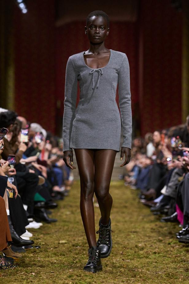 مجموعة‎ Miu Miu ‎لخريف 2026... صدى عاطفي وشعور يتجلى في الأزياء