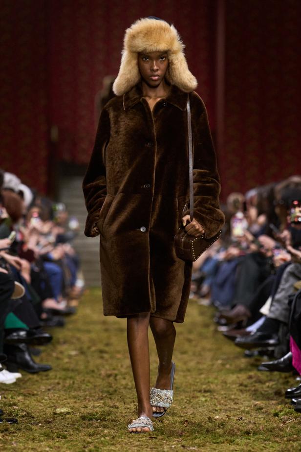 مجموعة‎ Miu Miu ‎لخريف 2026... صدى عاطفي وشعور يتجلى في الأزياء