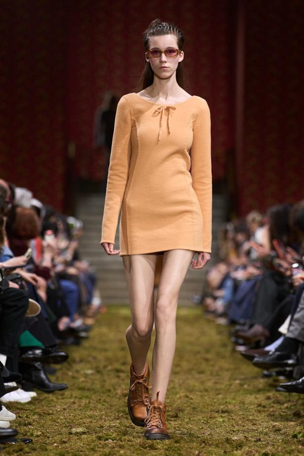 مجموعة‎ Miu Miu ‎لخريف 2026... صدى عاطفي وشعور يتجلى في الأزياء