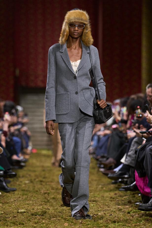 مجموعة‎ Miu Miu ‎لخريف 2026... صدى عاطفي وشعور يتجلى في الأزياء