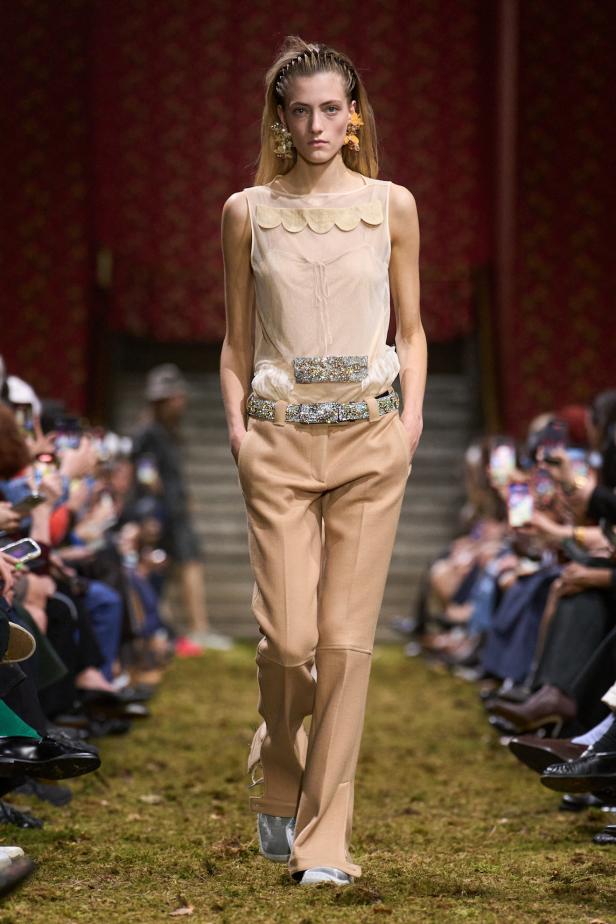 مجموعة‎ Miu Miu ‎لخريف 2026... صدى عاطفي وشعور يتجلى في الأزياء