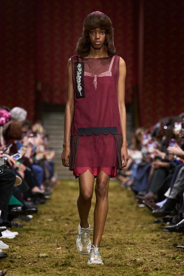 مجموعة‎ Miu Miu ‎لخريف 2026... صدى عاطفي وشعور يتجلى في الأزياء