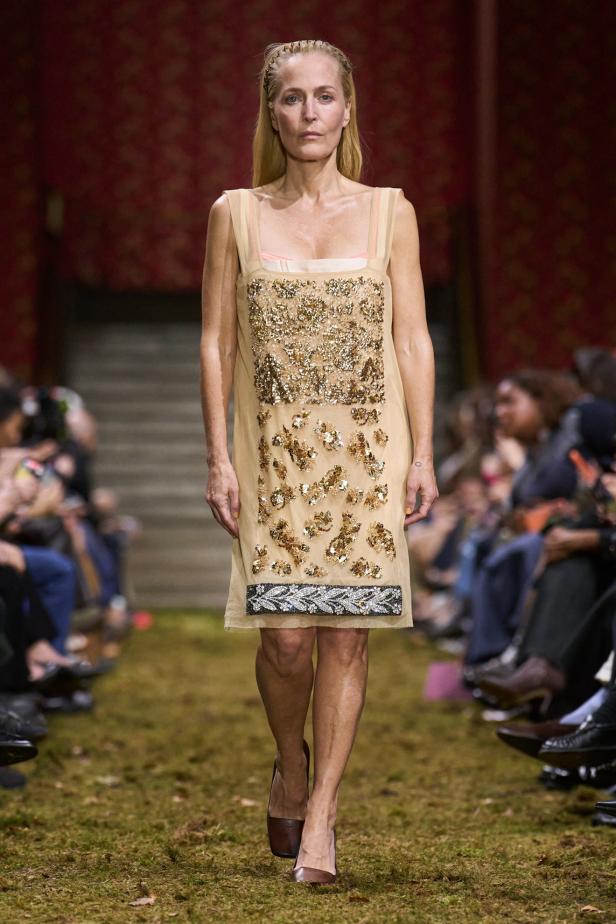 مجموعة‎ Miu Miu ‎لخريف 2026... صدى عاطفي وشعور يتجلى في الأزياء