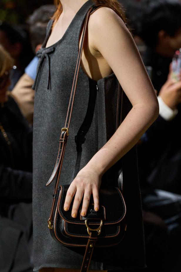 مجموعة‎ Miu Miu ‎لخريف 2026... صدى عاطفي وشعور يتجلى في الأزياء