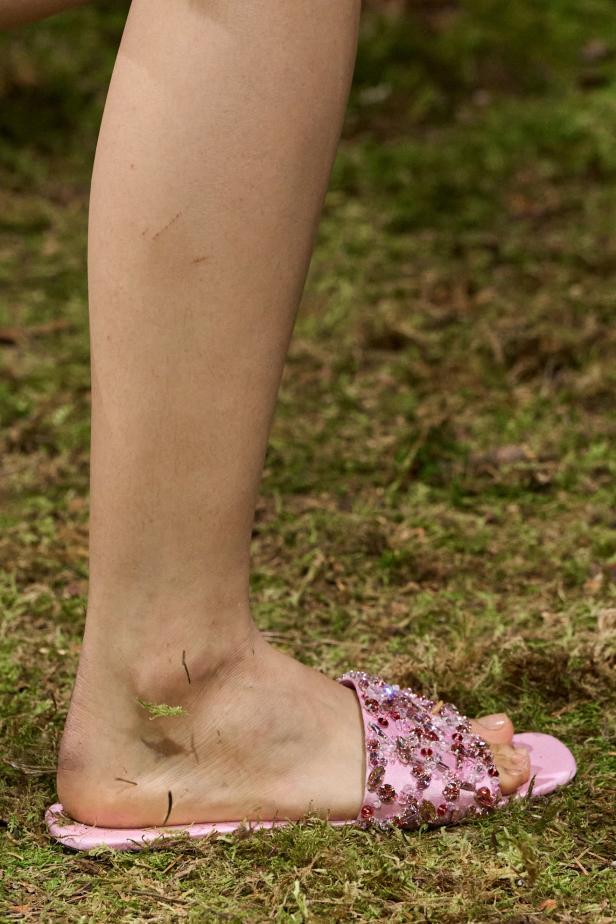 مجموعة‎ Miu Miu ‎لخريف 2026... صدى عاطفي وشعور يتجلى في الأزياء