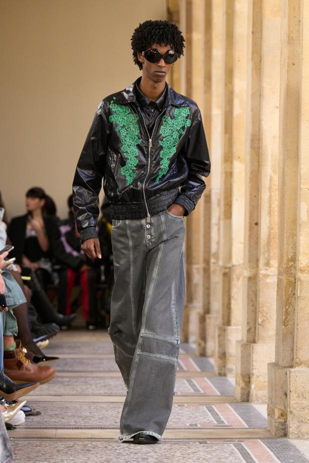 التمرّد يتحوّل إلى حالة في مجموعة ‏Off-White‎‏ لخريف وشتاء 2026‏