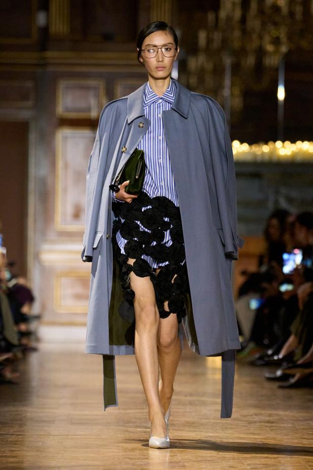 مجموعة فيكتوريا بيكهام لخريف 2026... لوحات فنية تجسد الأنوثة بلمسات "آرت ديكو"‏