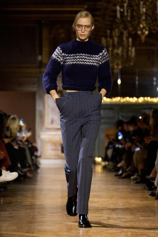 مجموعة فيكتوريا بيكهام لخريف 2026... لوحات فنية تجسد الأنوثة بلمسات "آرت ديكو"‏