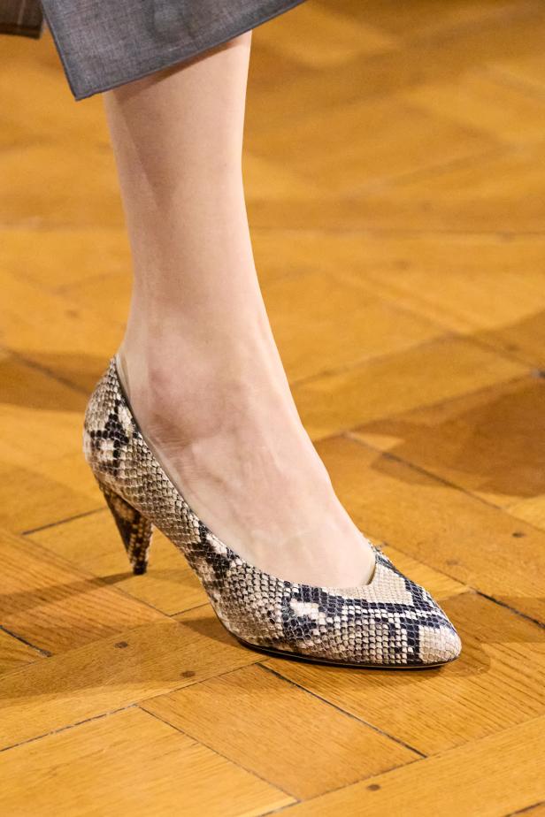 مجموعة فيكتوريا بيكهام لخريف 2026... لوحات فنية تجسد الأنوثة بلمسات "آرت ديكو"‏