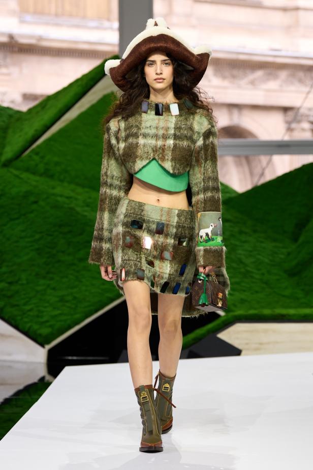 الطبيعة تلهم الأزياء في مجموعة لويس فويتون لموسم خريف 2026