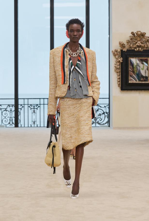 شواطئ بياريتز تحتضن مواجهة بين جذور شانيل ورؤيتها المعاصرة في مجموعة كروز 2026/2027