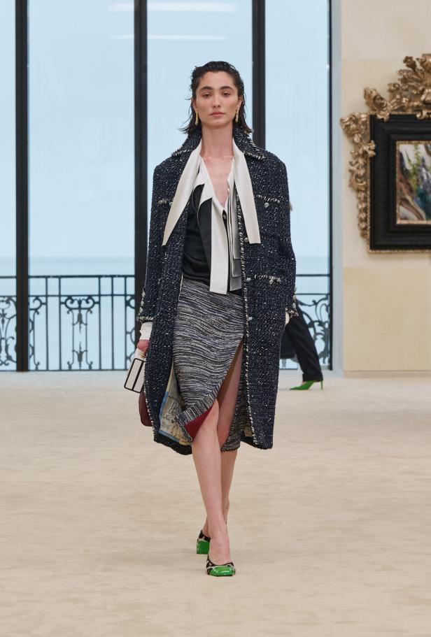 شواطئ بياريتز تحتضن مواجهة بين جذور شانيل ورؤيتها المعاصرة في مجموعة كروز 2026/2027